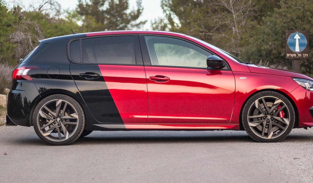 Understanding Carbon Fibre Weave Patterns and Uses